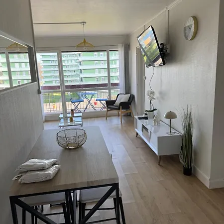 4 Bedrooms - 2 Bathrooms - Parking And Balcony Daire Le Mans