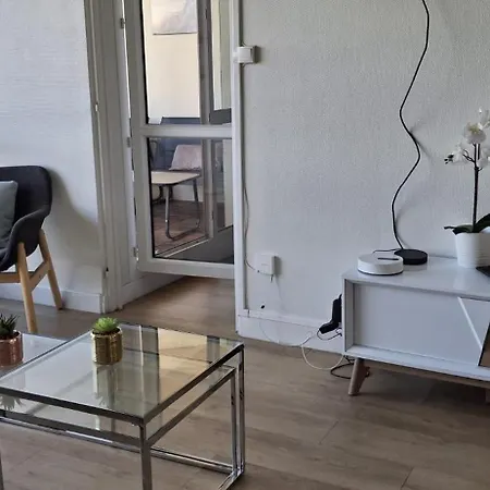 4 Bedrooms - 2 Bathrooms - Parking And Balcony *