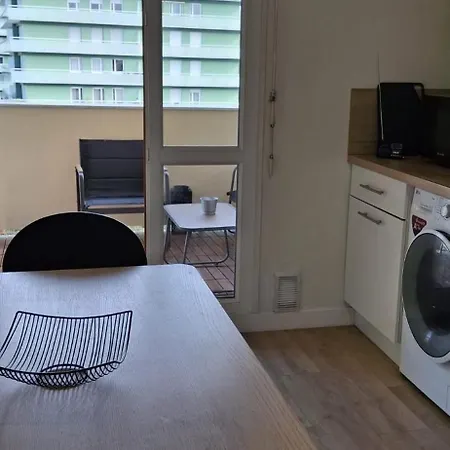 4 Bedrooms - 2 Bathrooms - Parking And Balcony *